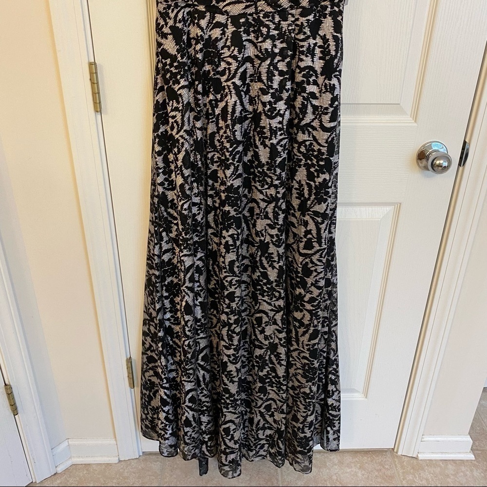Betsy & Adam Shimmering Floral-Lace V-neck Sleeveless Gown in Black/Gunmetal Sz4 - Picture 6 of 10